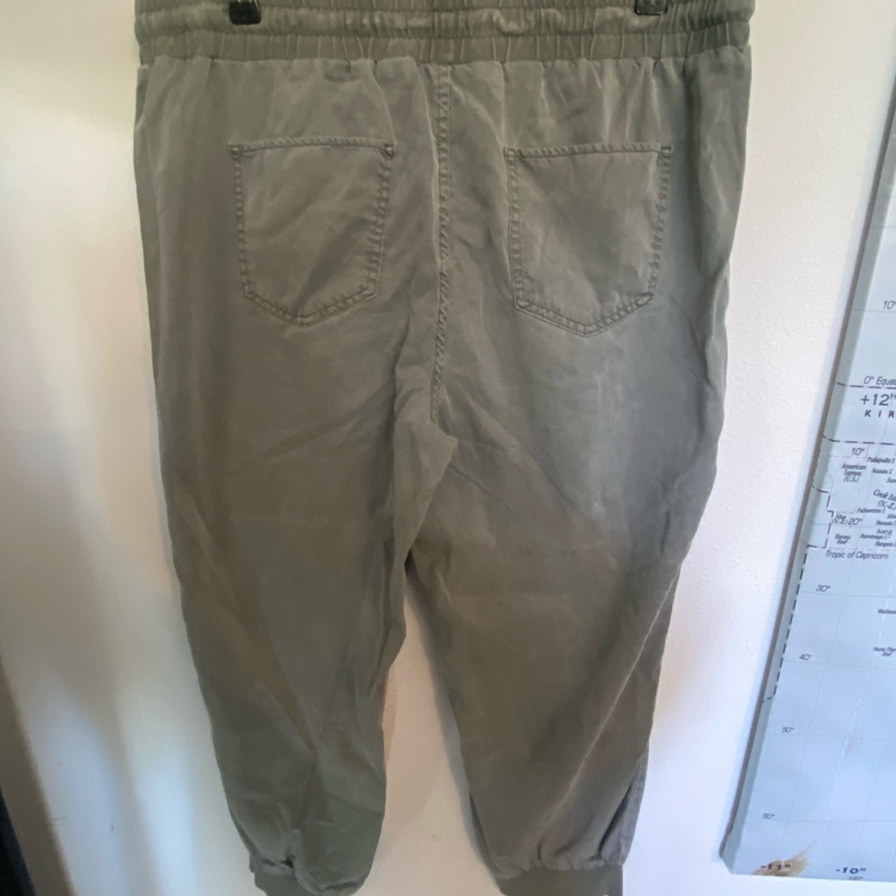 Maurice’s size large green